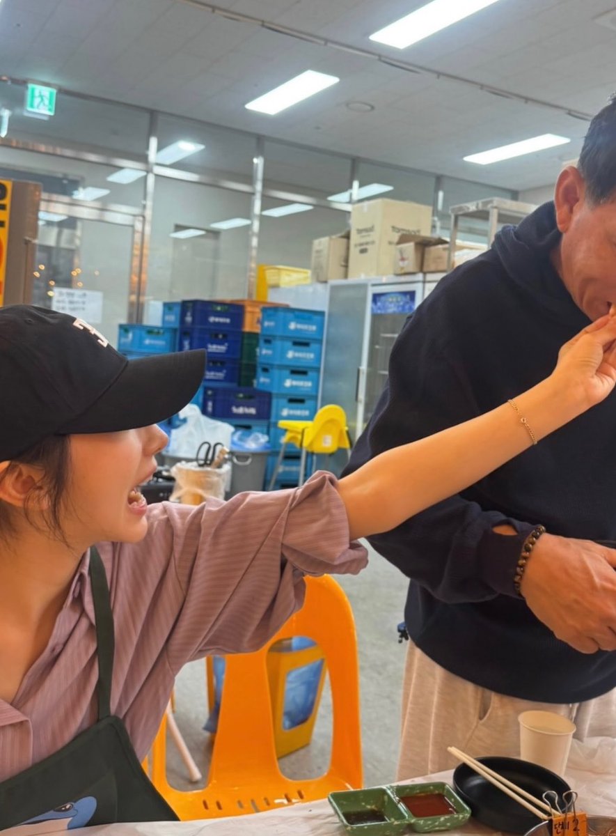 gitging0111's tweet photo. 그래서 누가 언니라고요? https://t.co/EsdiZbzNG1