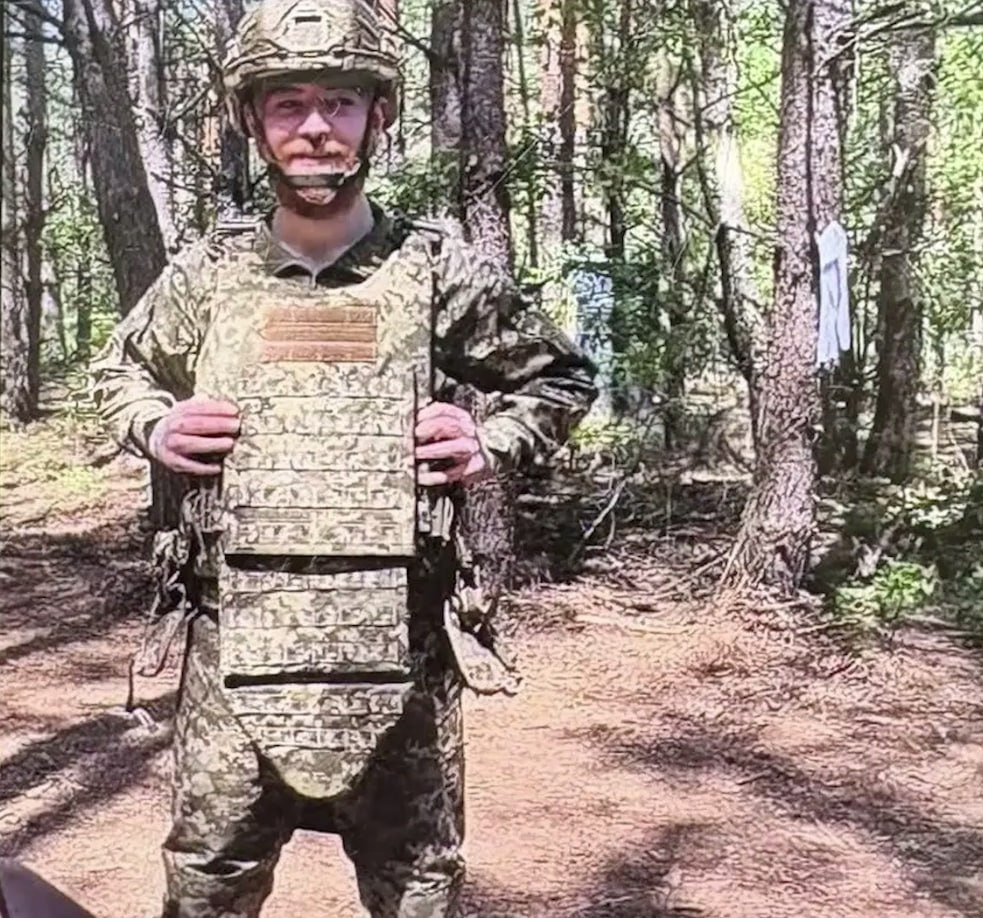 Po_oss's tweet photo. @BowesChay It’s funny to see people writing about fabrication when there are photos of him in uniform and documents online. https://t.co/RJH8N8JiOE