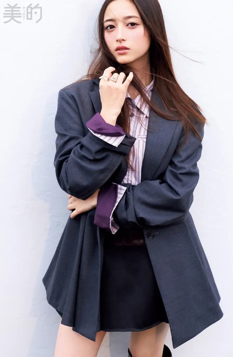Apressjapan's tweet photo. 乃木坂46・井上和、『美的』初表紙で大人のピンクメイク披露！「乃木坂46を好きになる入り口でありたい」
https://t.co/mh99kBuxU7

#乃木坂46 #井上和 https://t.co/ddFvOjUAQO
