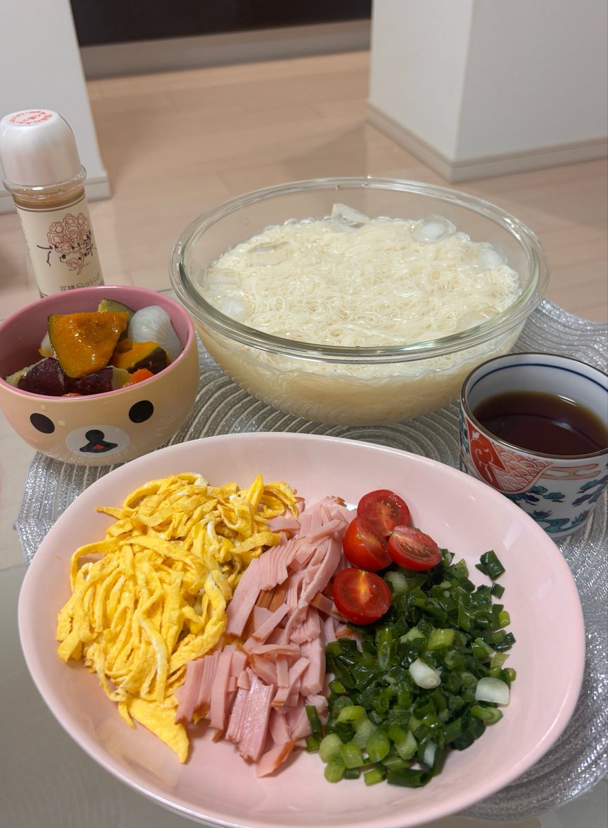mogumogumomona's tweet photo. うつうつしてたけどがんばってヘアサロンいってよかったー、髪色かわいいとちょっと気分もあがる
今日もネイルいけた(；ω；) https://t.co/BYiN9gax8E