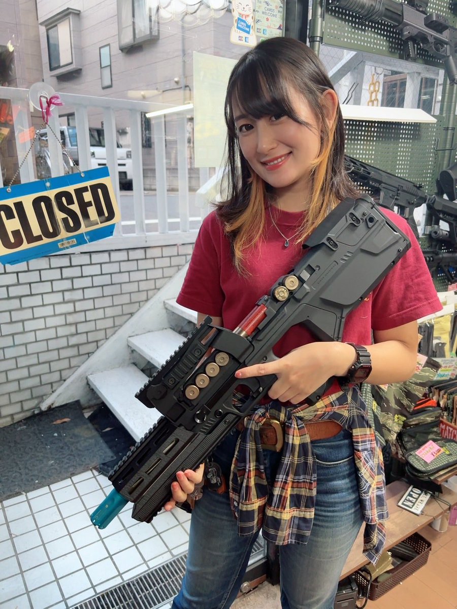 BossGerira's tweet photo. BURST-HEADでは、『SI-90』用オリジナルハンドガード（LED無し）バージョンを販売します。純正のハンドガードと交換すれば軽量化が出来ます。
14,800円（税込）アウターバレル5,800円（税込）トップレール5,800（税込）です。近日、BURST-HEADのBASEで発売予定。よろしくお願い致します😊 https://t.co/mExelk0Na7