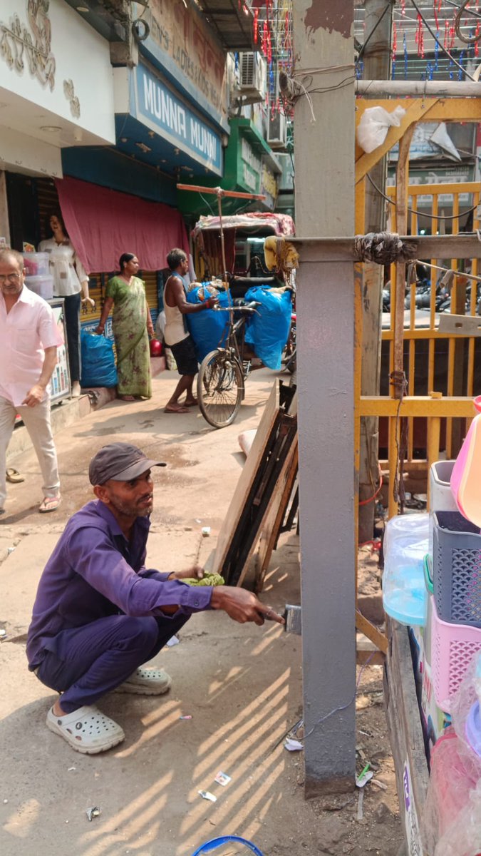 ESDBankipur's tweet photo. दिनांक- 16-10-2026

विद्युत आपूर्ति अवर प्रमंडल, बाँकीपुर के अंतर्गत विद्युत पोलों पर Dielectric Paint  का कार्य प्रगति पर है। यह कार्य विद्युत परिसंपत्तियों के रखरखाव एवं बेहतर स्वरूप सुनिश्चित करने की दिशा में किया जा रहा है।

📍 स्थान:-चौधरी मार्केट, अशोक राजपथ एवं बारी रोड https://t.co/BDxWq4rKSo