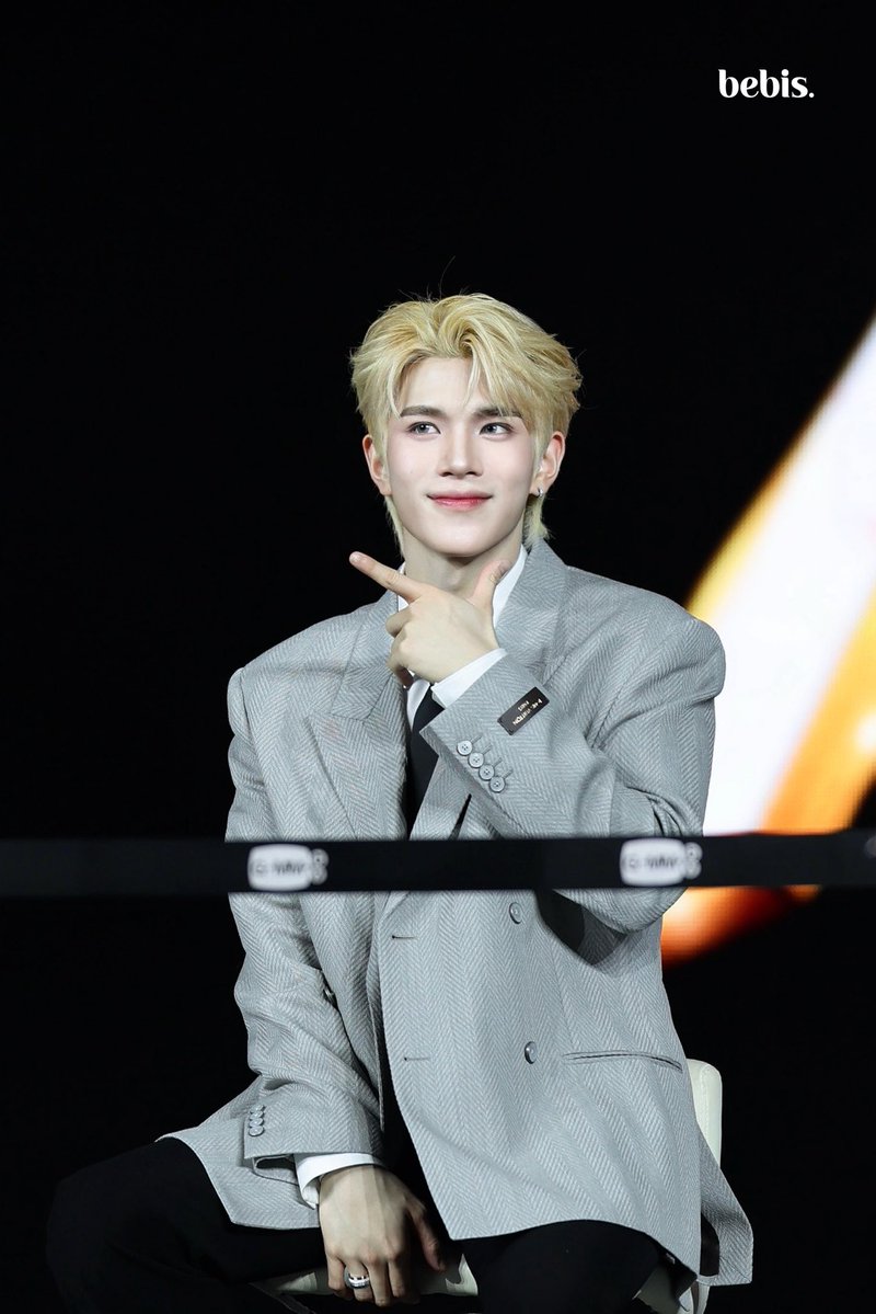 bebisx98's tweet photo. เด็กฝรั่งมาก ~ 🖖🏻

LETS SHOUT OH MY FOURTH
#FourthConcertD1
#fourthnattawat @tawattannn https://t.co/O89TjgaNhx