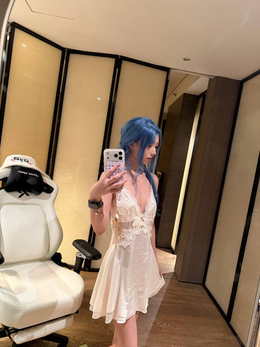 MansonLam1's tweet photo. 发色看腻了有谁推荐

一下有啥好看的发色吗？

流言666，我秒发🦀️🦀️ https://t.co/0Nv3tVx1rQ