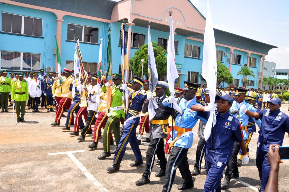 LagosMoj's tweet photo. SANWO-OLU CHARGES GRADUATING LAW ENFORCEMENT OFFICERS ON INTEGRITY, PROFESSIONALISM
…As 1,800 Officers Complete Mandatory In-Service Training

https://t.co/LlV1IAsvVW https://t.co/FDTqrFObPG