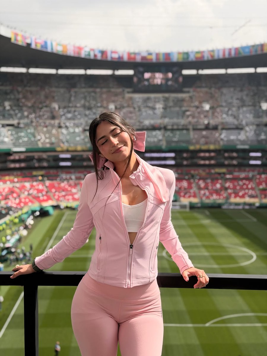 dany_gisnsul's tweet photo. La niña que veía los mundiales por televisión soñó con este día tantas veces que estar aquí se siente irreal.🇲🇽🎀
Sueño cumplido!🥹🤞🏻⚽️ https://t.co/L4r5k2KuXL
