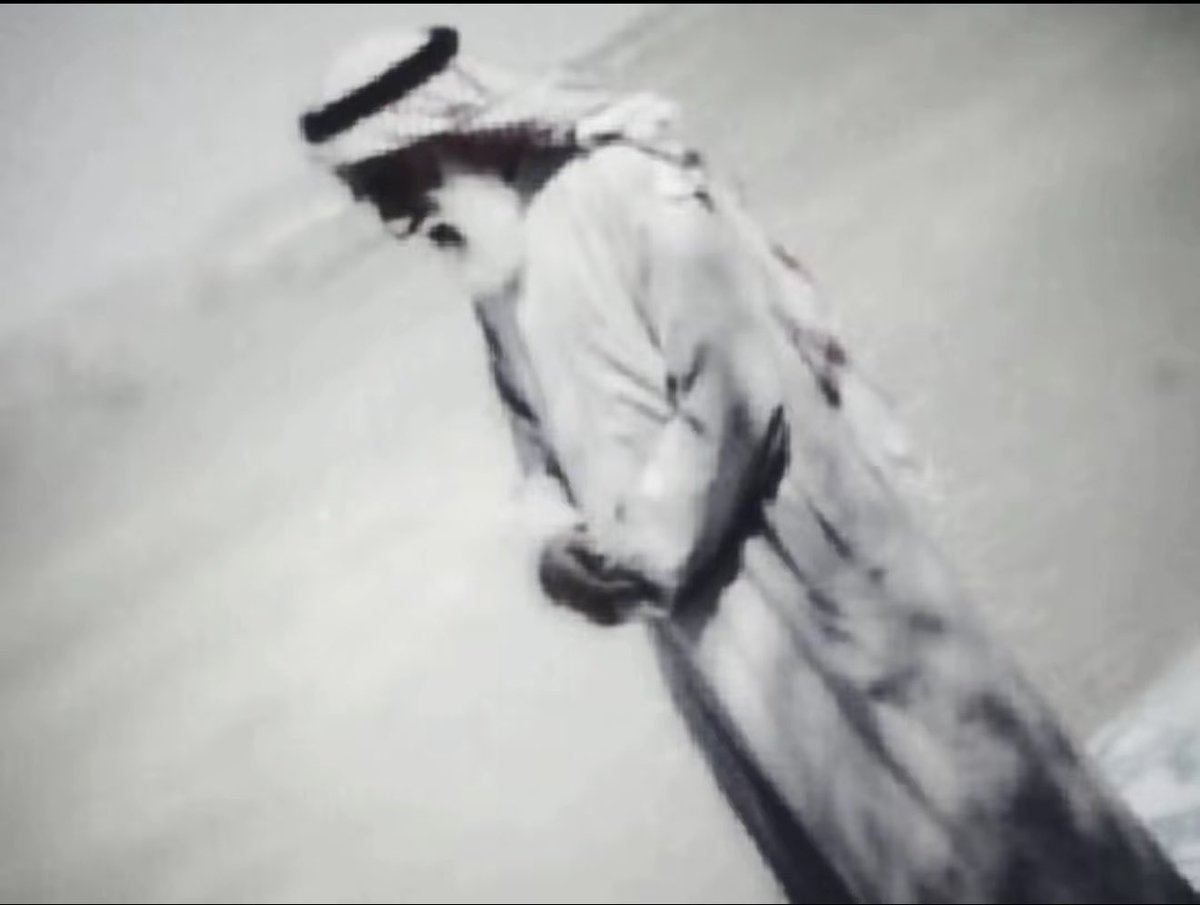 forahmedalb's tweet photo. اسمُ واحد، وفقيدان، وغصة حنين تملا المدي..
غابَ الجدُّ وتبعَ خطاهُ الحفيد، ليتركا في قلوبنا جرحاً لا يبرأ، وشوقاً لا يهدا.
اللهم ارحم قطعتين من قلوبنا رحلتا إليك، جدي أحمد وأخي أحمد، وأنر قبريهما بنور رحمتك، واجعل الفردوس الأعلى مستقرا لهما حتى نلتقي ❤️‍🩹 https://t.co/WqzrygHhcC