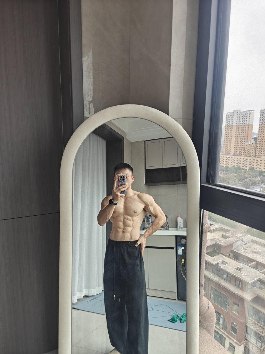 Xiaoyufu0411's tweet photo. 说实话现实挺缺钱的，不想卖惨也不想坑骗人，上x是为了扩展资源，用自己能力去接线上课程或者你也压力大又想健身，我也会尽所能去帮你。所以各位不要乱私信了。希望大家越来越好٩(•̤̀ᵕ•̤́๑)ᵒᵏᵎᵎᵎᵎ https://t.co/nlXvrBZlsz