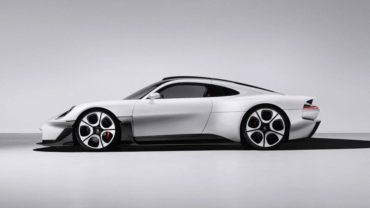 Bitebishuqin's tweet photo. 你知道吗？马斯克发完特斯拉的Roadster，保时捷气哭了。。。

这事真的太魔幻了，保时捷新车发布会竟然跟特斯了撞档了！风头被全面碾压，无人问津，我估计保时捷的心是哇凉哇凉的。那问题来了，保时捷发布了一辆什么车？

答案：Mission S！是定位比911还要高的顶级中置超跑，大家可以看图，真是帅炸了。

这车百公里加速2.6-2.8，和法拉利差不多，关键是颜值呀，秒杀法拉利，舒琴看了后，真的挪不动腿了。我想叛变了，不想存法拉利了，我想存Mission S了怎么办😂

那最关键的问题来了：这个车售价多少？

50万美元！非常贵，比法拉利还要贵一点。如果你比特币发财后，你会选Mission S、法拉利，亦或者Roadster呢？
