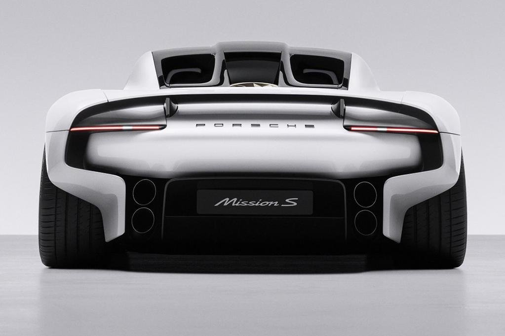 Bitebishuqin's tweet photo. 你知道吗？马斯克发完特斯拉的Roadster，保时捷气哭了。。。

这事真的太魔幻了，保时捷新车发布会竟然跟特斯了撞档了！风头被全面碾压，无人问津，我估计保时捷的心是哇凉哇凉的。那问题来了，保时捷发布了一辆什么车？

答案：Mission S！是定位比911还要高的顶级中置超跑，大家可以看图，真是帅炸了。

这车百公里加速2.6-2.8，和法拉利差不多，关键是颜值呀，秒杀法拉利，舒琴看了后，真的挪不动腿了。我想叛变了，不想存法拉利了，我想存Mission S了怎么办😂

那最关键的问题来了：这个车售价多少？

50万美元！非常贵，比法拉利还要贵一点。如果你比特币发财后，你会选Mission S、法拉利，亦或者Roadster呢？
