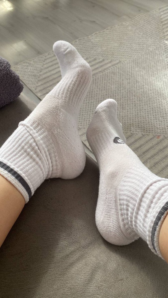 mistressgg8's tweet photo. Sus ve çoraplarımı kokla köle bozuntusu derhal gel hizmetini gerçekleştir bakalım 
#finansalköle https://t.co/QzJZaUxb4L