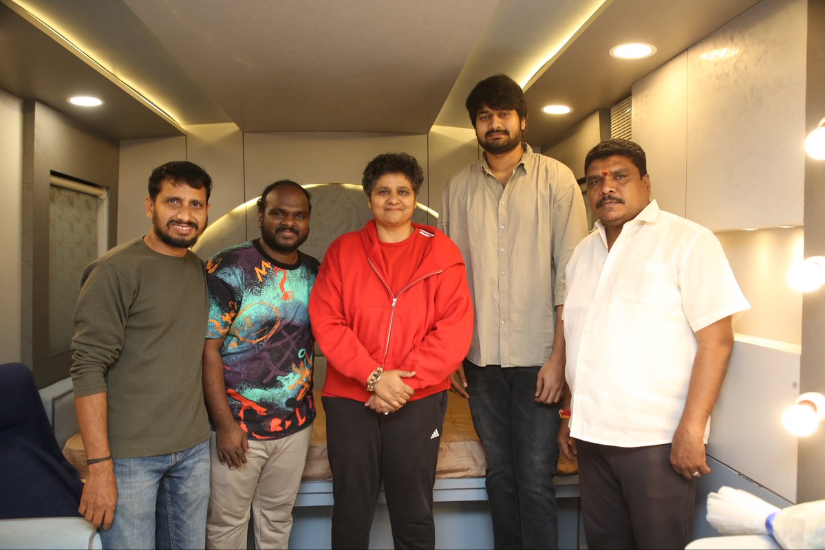 jabardasth67074's tweet photo. Instagram
A MYSTERIOUS WORLD. AN UNEXPECTED DESTINY!
Director @nandureddyy Garu unveils the intriguing first look of #Destiny!
A #ChenduMuddu Film
#DestinyFirstLook
@jabardasth_emmanuel
@sri_satya_
@actressamani
@kireetid
@raviprakash.actor
@kurra_dinesh https://t.co/Wx3TpRzk6F