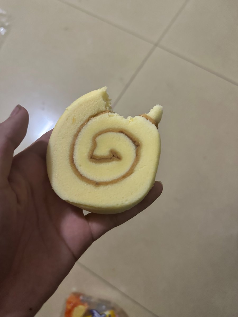 xiaohui7778's tweet photo. 脚���的面包，好吃！yummy！yummy！还附赠了踩面包的白丝
ps：面包没选好会回弹，寄过来形状就一点轮廓了 #原味 #白丝 #绿帽 https://t.co/dycPQXiIFK