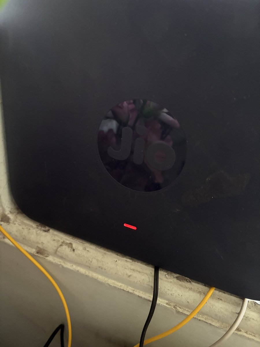divakargilani's tweet photo. @JioCare @reliancejio #JioFiber 3 days Internet not working. Red light on router, no internet. Your technician confirmed the router is faulty, yet no replacement. Visits keep going on hold with wrong reasons from your technicians. SR00003JKAFZ &amp; SR00002OUCKI. Replace the router https://t.co/QRMoHnybLk