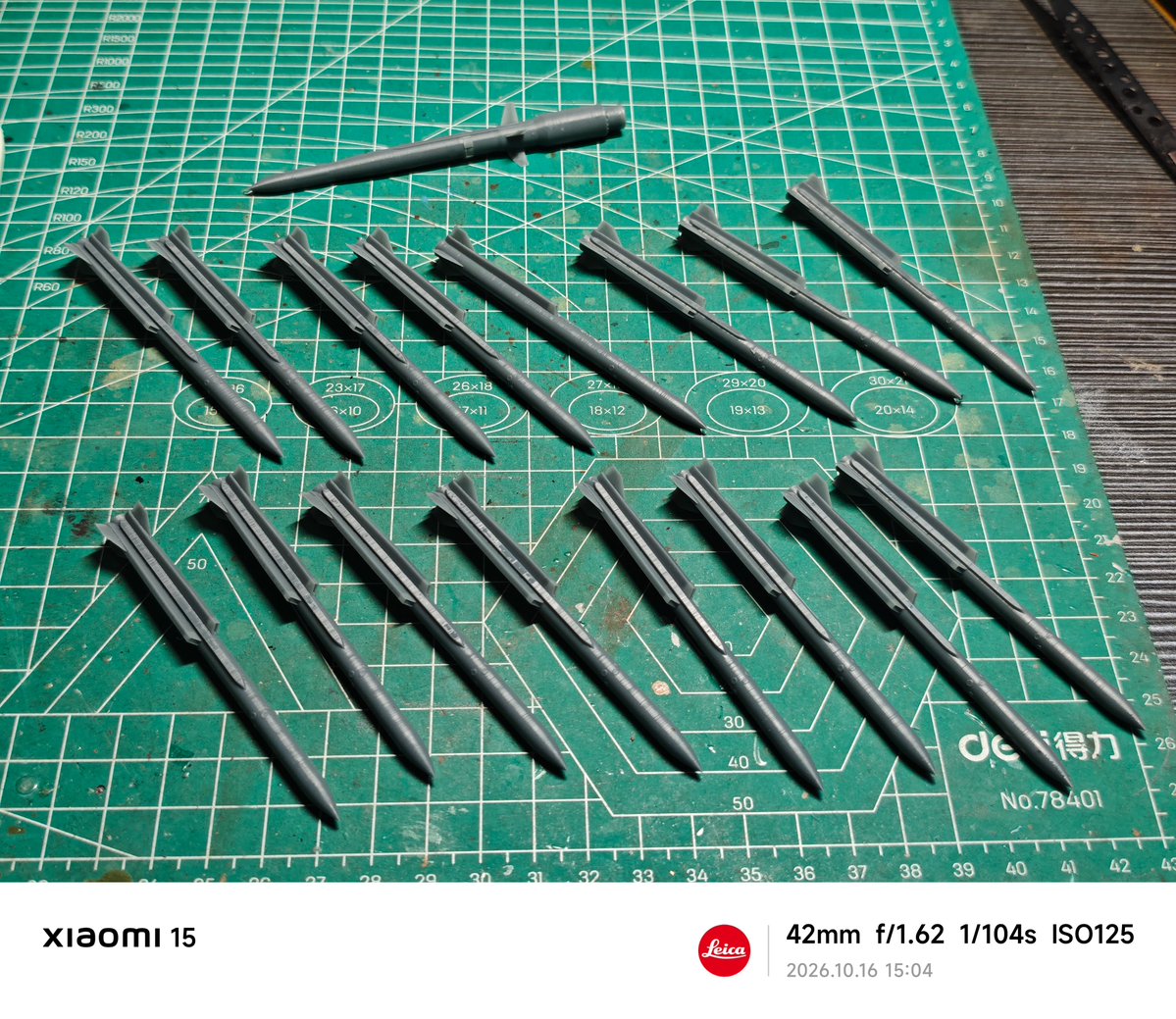 Musca_Crux's tweet photo. 做了一批1：72的基于R-77ME弹体改造的中距离冲压空空弹（虽然这东西长得很像流星） https://t.co/9tB2GSHJTT