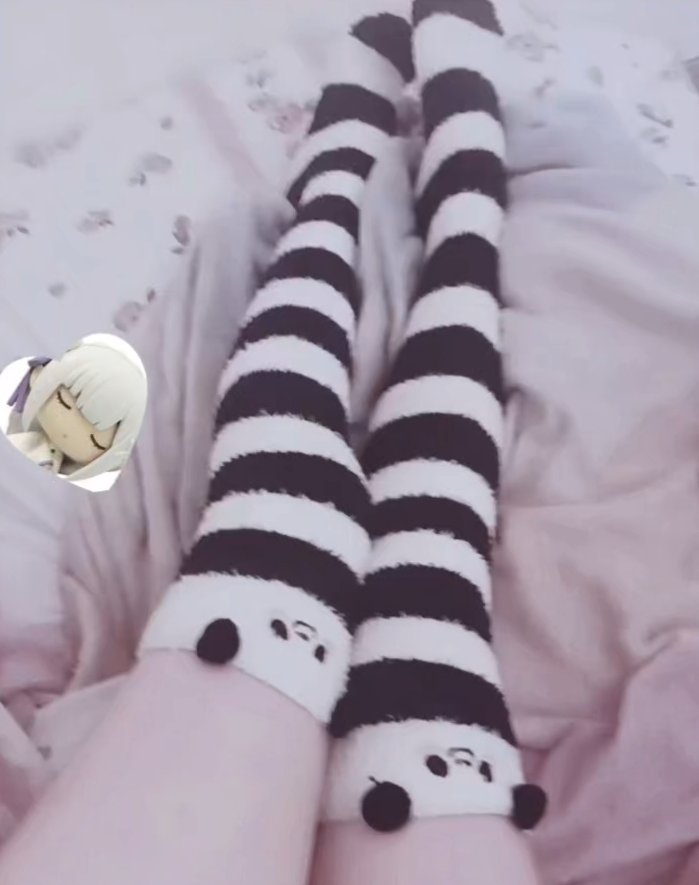 mwaaemi's tweet photo. i luv this thigh highs second pic could be us while i say "send" to you ! ^_^ https://t.co/2zZtLQbyIO