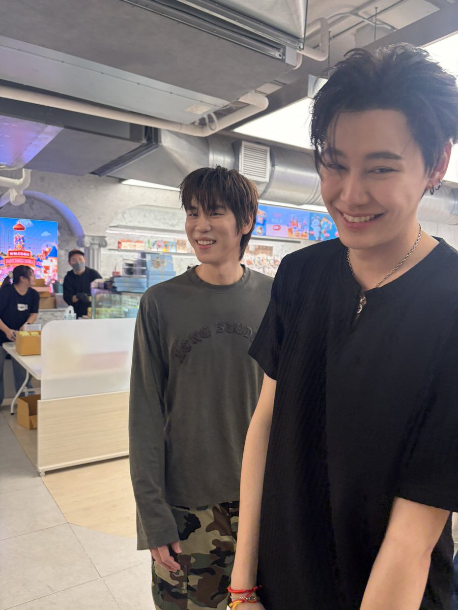 ouoummie_'s tweet photo. เจอพี่บุ๋นพี่เปรมที่ gemmhouse #bounprem #gemmhouse https://t.co/WWQXLSCWjb