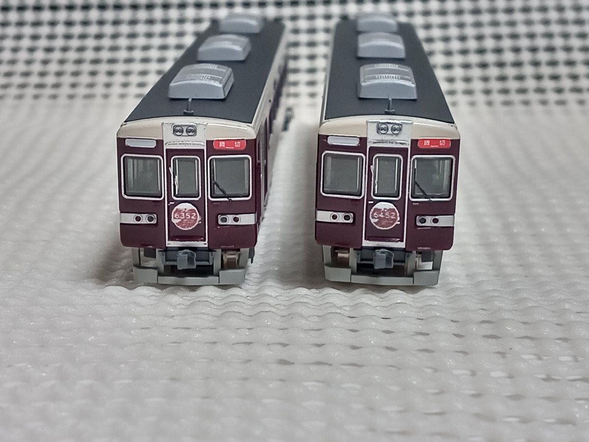 m65dprXR07nC0Ve's tweet photo. 阪急6300系6352F「名車6300系本線復活!! ∼懐かしの特急 往年の路を行く∼」仕様完成
鉄コレ阪急6300系嵐山線をベースに床機器をGM阪急5300系から流用
車番、Hマーク、ドアコックのインレタ貼ってクリアコート
屋根、下回りも塗装済
ヘッドマークは自作して取付
引退に間に合って良かった👍🏻 https://t.co/BeoeLAoNwE