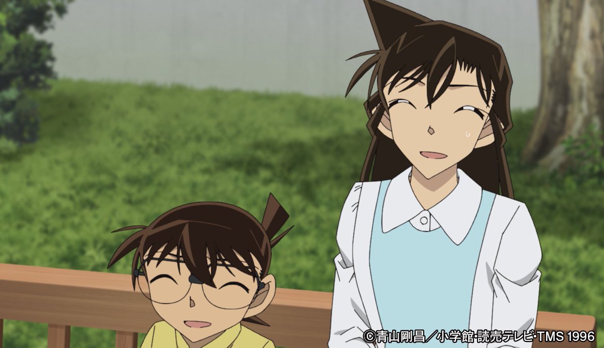 conan_file's tweet photo. 毛利探偵事務所に、婚約者が命を狙われているっていう男の人が依頼に来たんだ。
1か月くらい前に脅迫状が届いて、昨日の夜はビルの上から植木鉢が落ちて来たんだって!
それで小五郎のおじさんが婚約者の人を警護している間、ボクと蘭姉ちゃんが周りの聞き込みをすることにしたんだ!
すると結婚をやめさせたい人がいるってわかってきたんだけど…!?

TVオリジナル
「背中を押す手」は、10月17日(土)よる18:00〜放送だよ!
