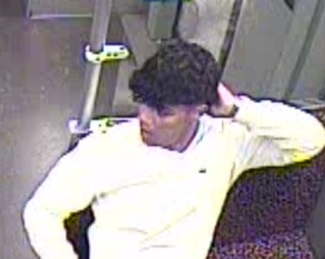 KopietzAndreas's tweet photo. Diese mutmaßlichen Raketentechniker sollen in der Berliner U-Bahn einen Mann homophob beleidigt und zusammengetreten haben. Schon 13,5 Monate nach der Tat darf die Polizei öffentlich nach den Schlägern fahnden. https://t.co/pebhOKb3TA https://t.co/dqo5OU8q01