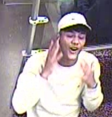KopietzAndreas's tweet photo. Diese mutmaßlichen Raketentechniker sollen in der Berliner U-Bahn einen Mann homophob beleidigt und zusammengetreten haben. Schon 13,5 Monate nach der Tat darf die Polizei öffentlich nach den Schlägern fahnden. https://t.co/pebhOKb3TA https://t.co/dqo5OU8q01