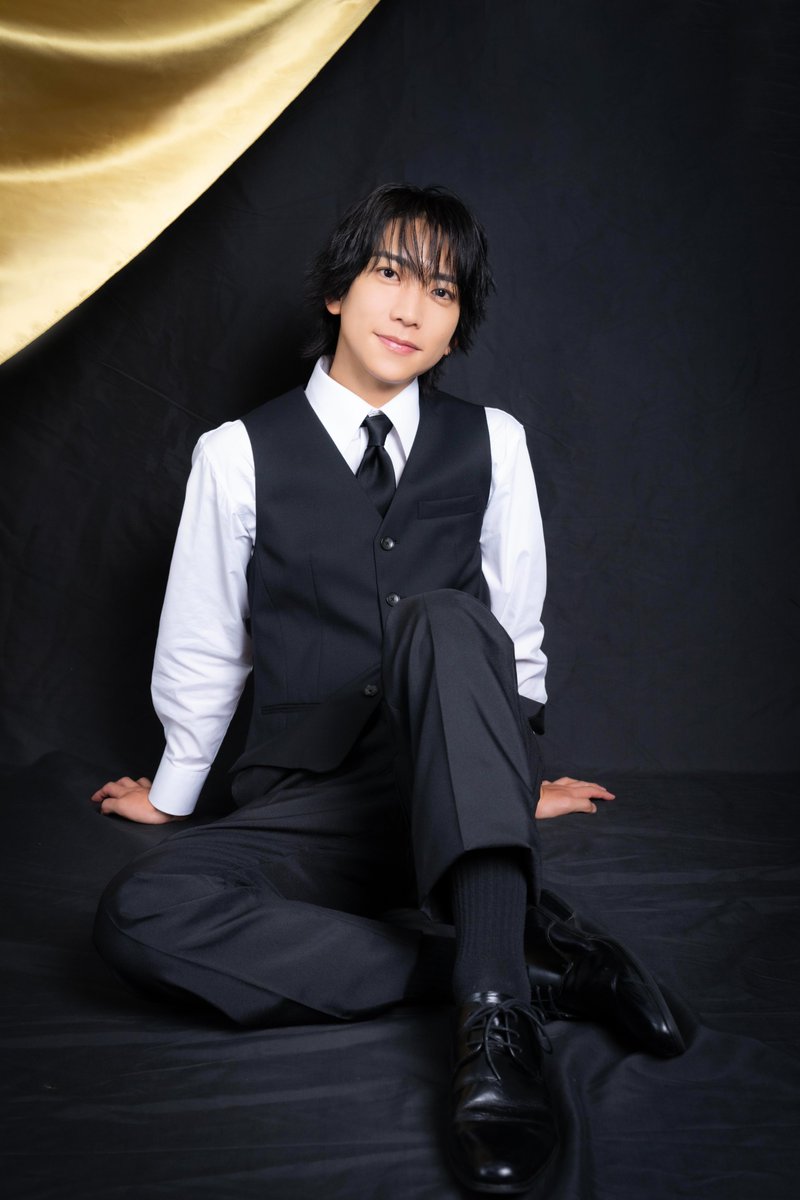 TVGweb's tweet photo. ドラマ「ライフトレード」
鈴木大河（IMP.）インタビュー✍️🏻
---
▫️演じる”黒服”新見の人物像、
役作りの裏話や懸ける思いを告白🍷
「自分をちらつかせずに演じたい」

▫️IMP.の面々と”トレード”するなら…💭
「椿くんじゃないことは確かです（笑）」

https://t.co/p1VbanHkvl

#ライフトレード https://t.co/XgqQ3nF945