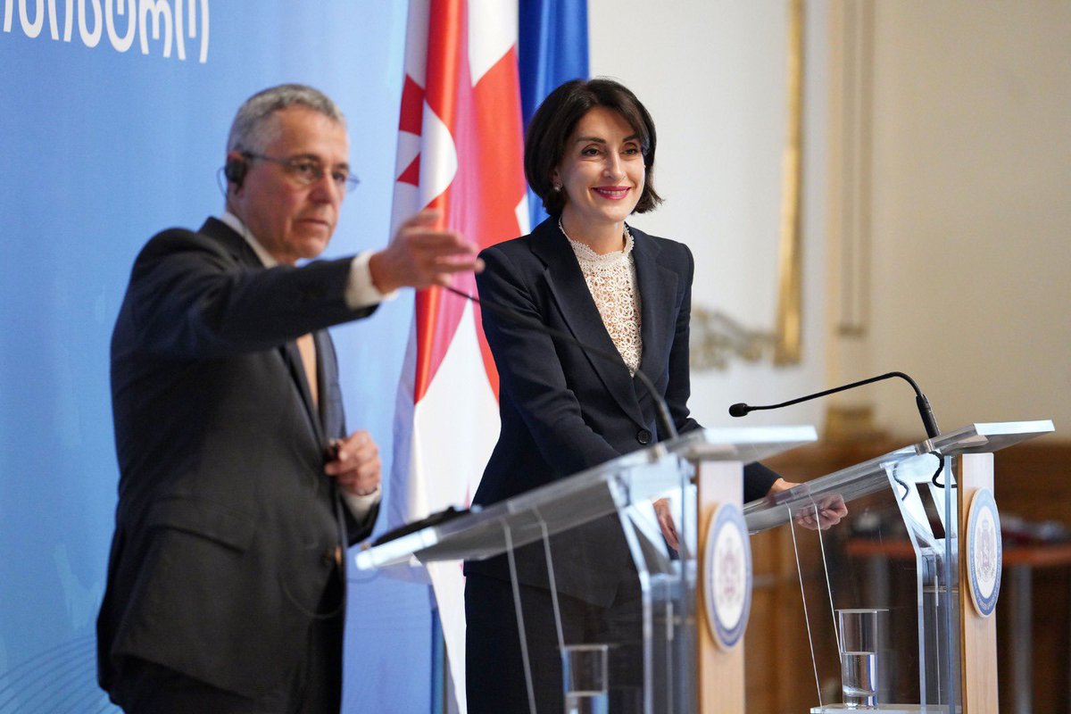 MakaB__'s tweet photo. Was honored to welcome Swiss Vice President and @OSCE Chair-in-Office @ignaziocassis to Georgia. We exchanged views on regional challenges, strengthening #OSCE cooperation, and advancing #peace, #security and #stability through dialogue and respect for sovereignty. 🇬🇪🇨🇭 #OSCE26CH https://t.co/zeDHmw1Xbd