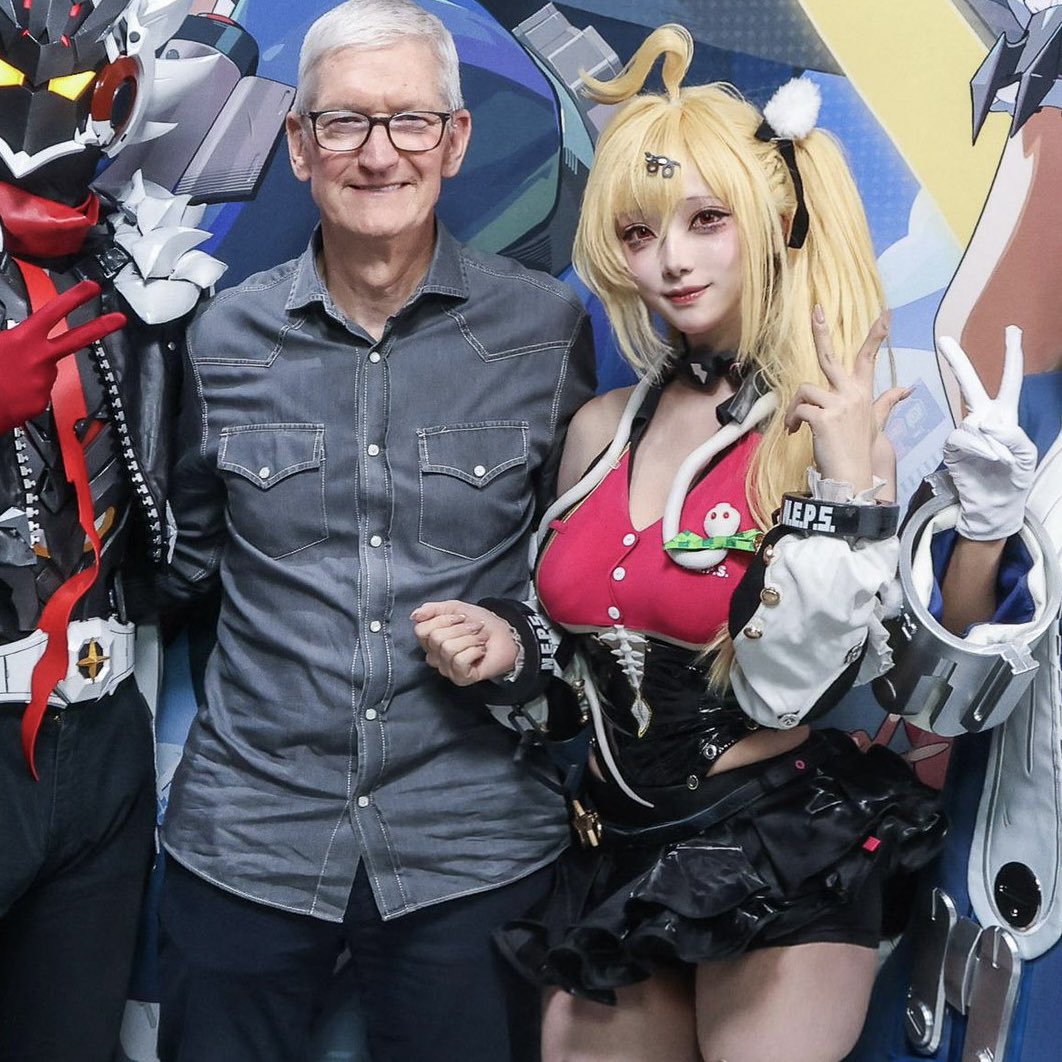 needlessrelic16's tweet photo. @ZZZ_EN @tim_cook LIVING THE DREAM TIM COOK https://t.co/d3I1AL3Uzc