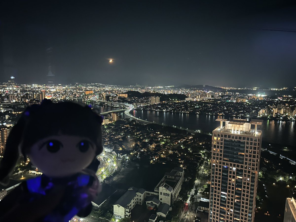 hq_px6's tweet photo. #ふるっぱーと全国ツアー2026 
天音の聖地福岡タワーで夜景堪能中ー！
あまれんで楽しんでます！ https://t.co/eEsMhBtW2o