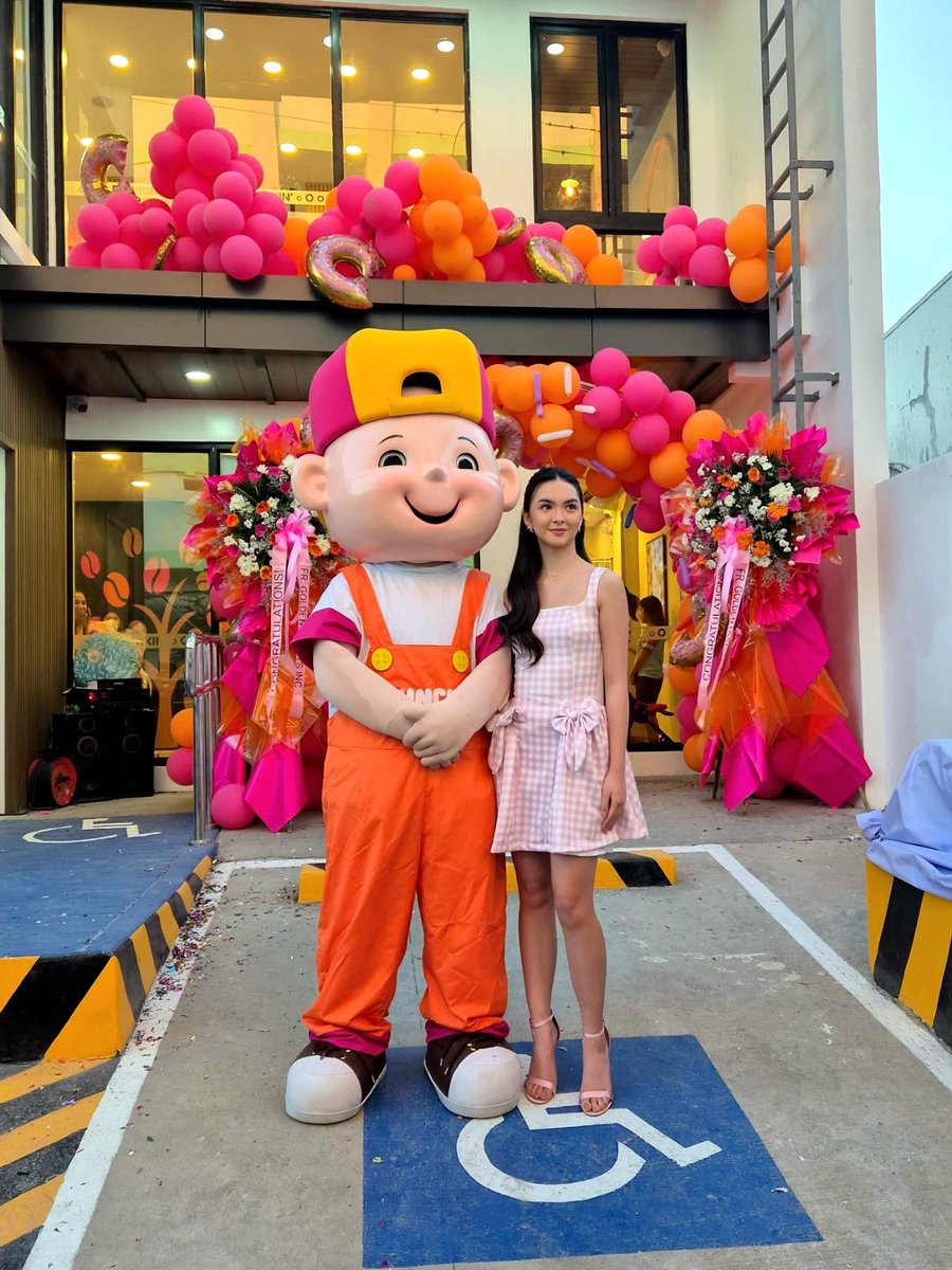dunkinph's tweet photo. Kai Montinola graced the opening of Dunkin’ Batac in Ilocos with her charm, making the day extra sweet! 🧡✨ Thank you Ilocos for the love. #DunkinPH https://t.co/wJFxdQcH6h