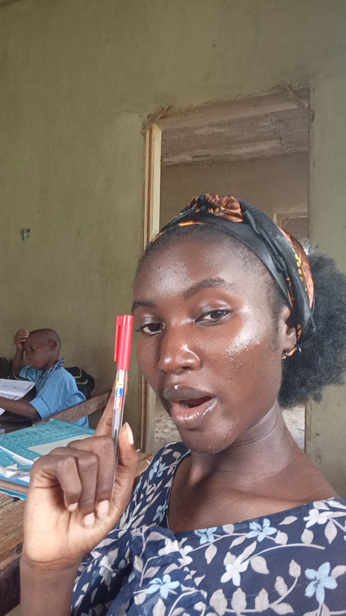 crypogirl924's tweet photo. As my lecturers no pity me for school, me self no go pity this children😂😂

Answer any 4 questions but number 1 is compulsory 😂😭😭. Bruh😂😂😂 I thank God I'm done sha. 

Una wey still dey uni, how market??😂😂😂 https://t.co/fnjeeqQmX7