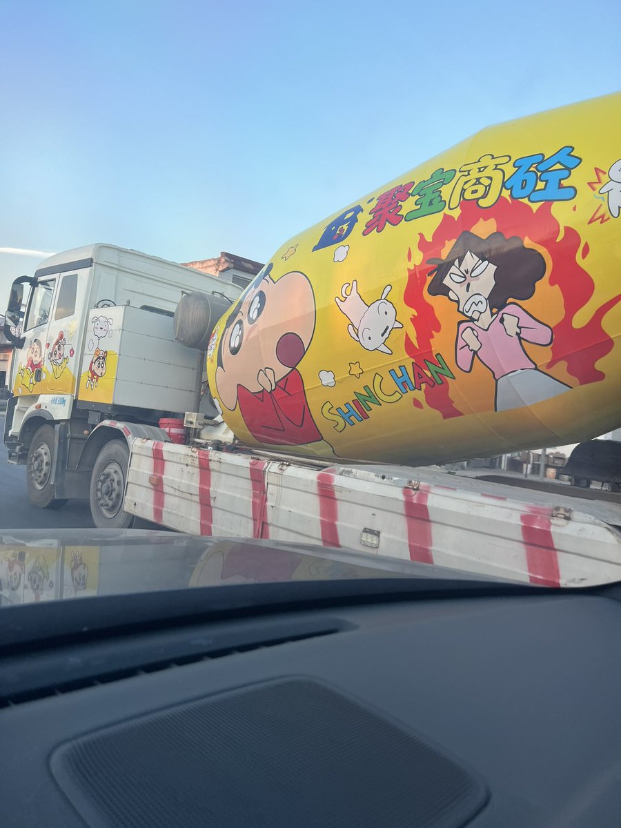 fengwang752's tweet photo. 今天开车回家看到这个莫名的想哭🥲，自从工作后这些象征童年的动漫就像另一个时空的产物一样，我很佩服这个车主能把生活和工作相结合，谢谢你能让我在下班的路上有个愉快的心情 https://t.co/fGGsLmKtZf