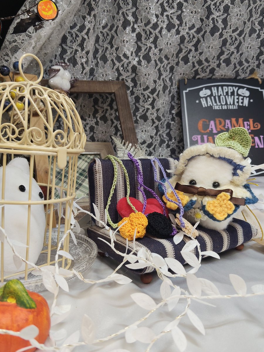 pohukke's tweet photo. ﾑﾌﾝ！な隊長✨
とってもまんぞくげ🍪🎃🌿

おばけさんも「ｾﾞｲﾀｸｽｷﾞﾙ…!!!」て
びっくりしてますよ😂

#きゃらめるきゅーぶきたよ 
#キャラメル_創作 https://t.co/qomz7CBAjU