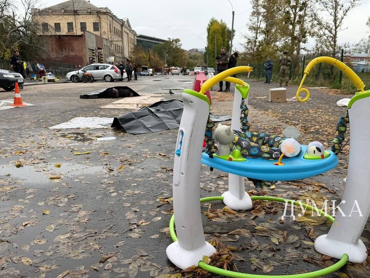 Maks_NAFO_FELLA's tweet photo. 😪 Horrifying footage from the scene of the morning attack in Kharkiv, where Russians killed three people right on the street

One of the local markets was under attack by Russians. https://t.co/Co4IMoclNL