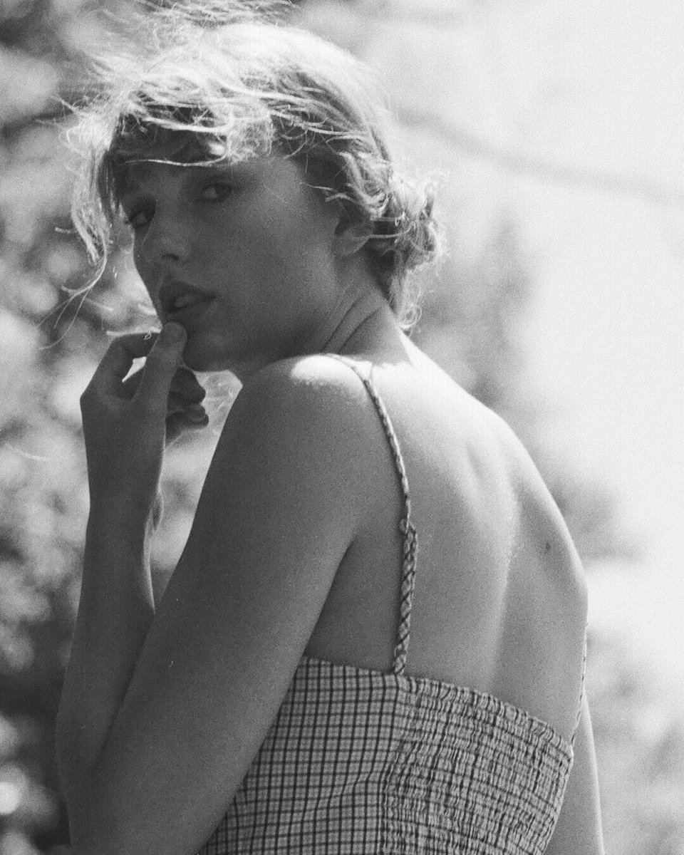 PopCrave's tweet photo. “my tears ricochet” by Taylor Swift has reached 900 MILLION streams on Spotify.

It’s her 35th song to achieve this. https://t.co/zuVBf4SL75