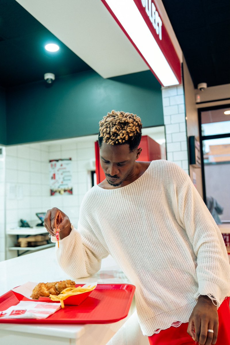 KFCinUganda's tweet photo. Even The teacher knows the grind deserves a Streetwise break.

Celebrate making it through the week with Streetwise 2 or 3 now on a discount.😊

Get yours at a KFC near you or order via the KFC Delivery App.

Limited-time offer. https://t.co/MsgQZObzVL