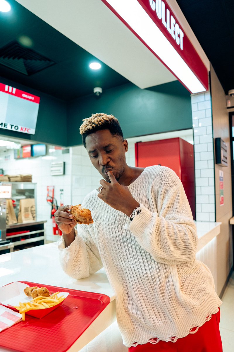 KFCinUganda's tweet photo. Even The teacher knows the grind deserves a Streetwise break.

Celebrate making it through the week with Streetwise 2 or 3 now on a discount.😊

Get yours at a KFC near you or order via the KFC Delivery App.

Limited-time offer. https://t.co/MsgQZObzVL