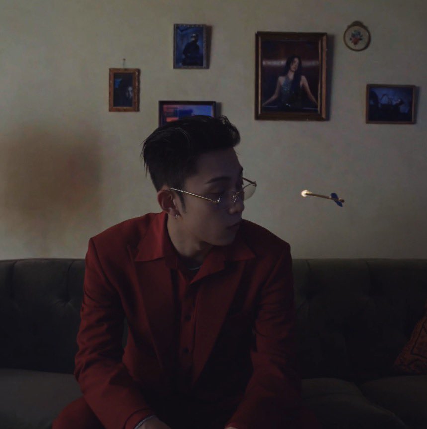ryulngshot4sho's tweet photo. RYUL IN RED AND SPECS? https://t.co/BPRn7EeiZH