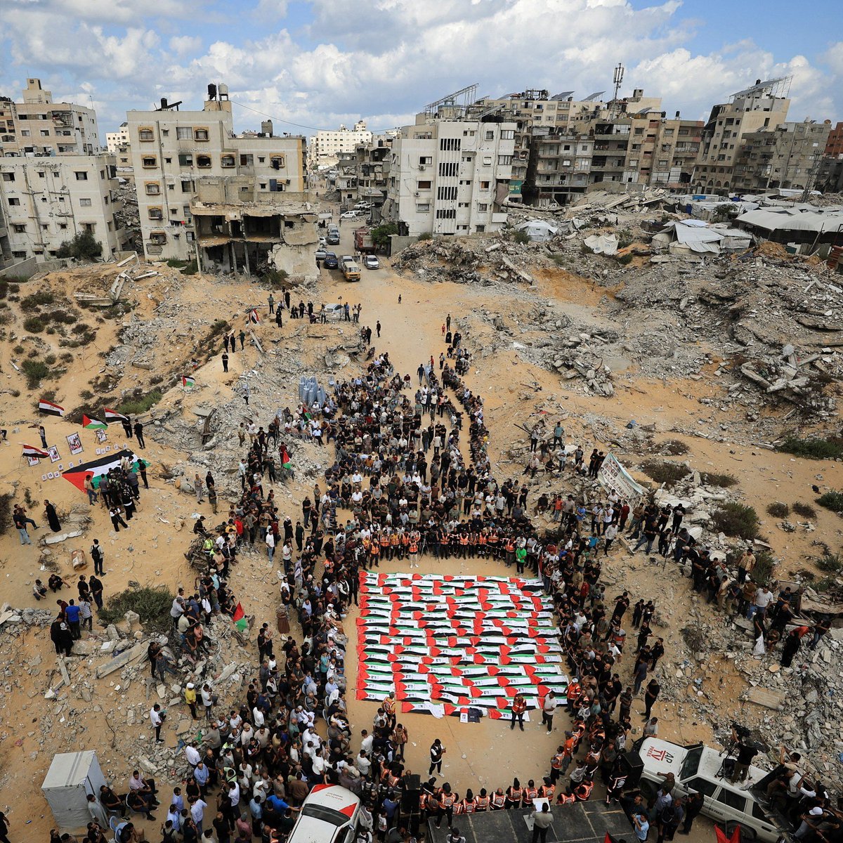 SuppressedMan's tweet photo. 🚨🇨🇳 BREAKING: China tells Israel to stop and reverse its establishment of settlements in the occupied West Bank.

Chinese Foreign Minister Wang Yi called the Palestinian question “the greatest historical injustice of this century” and reaffirmed China's support for a two-state solution.

Source: Reuters