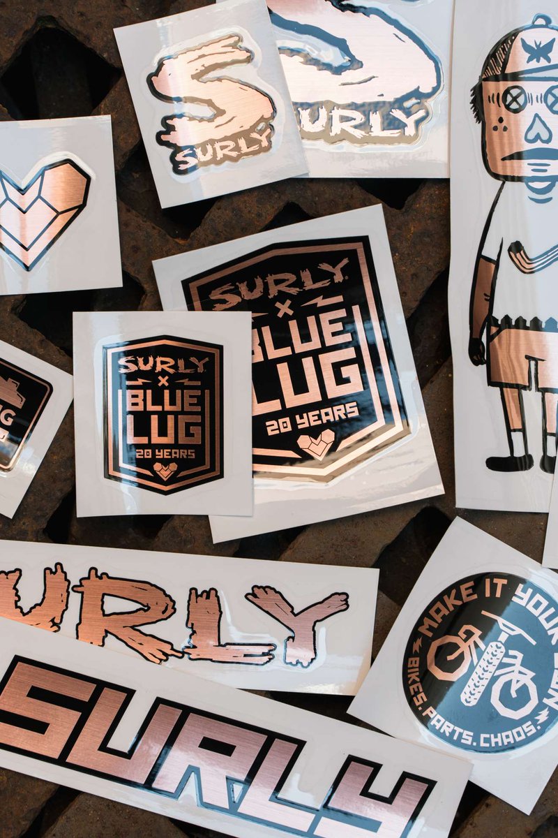 BLUELUG's tweet photo. ⚙️SURLY × BLUE LUG 20th “Steamroller “🚂
Surlyからも20周年の狼煙をあげて頂く光栄🙏うれしさで頭が沸騰しそう🤯

▷11/2(月)店頭発売（だいぶメモリアルが重なってる日🥺）

何よりコラボに携わった、まっちゃん自身の言葉で聞いて欲しいのでブログへ直行希望！💁🏻↓↓
https://t.co/tntO3XVErb https://t.co/rUdKtXgDNg