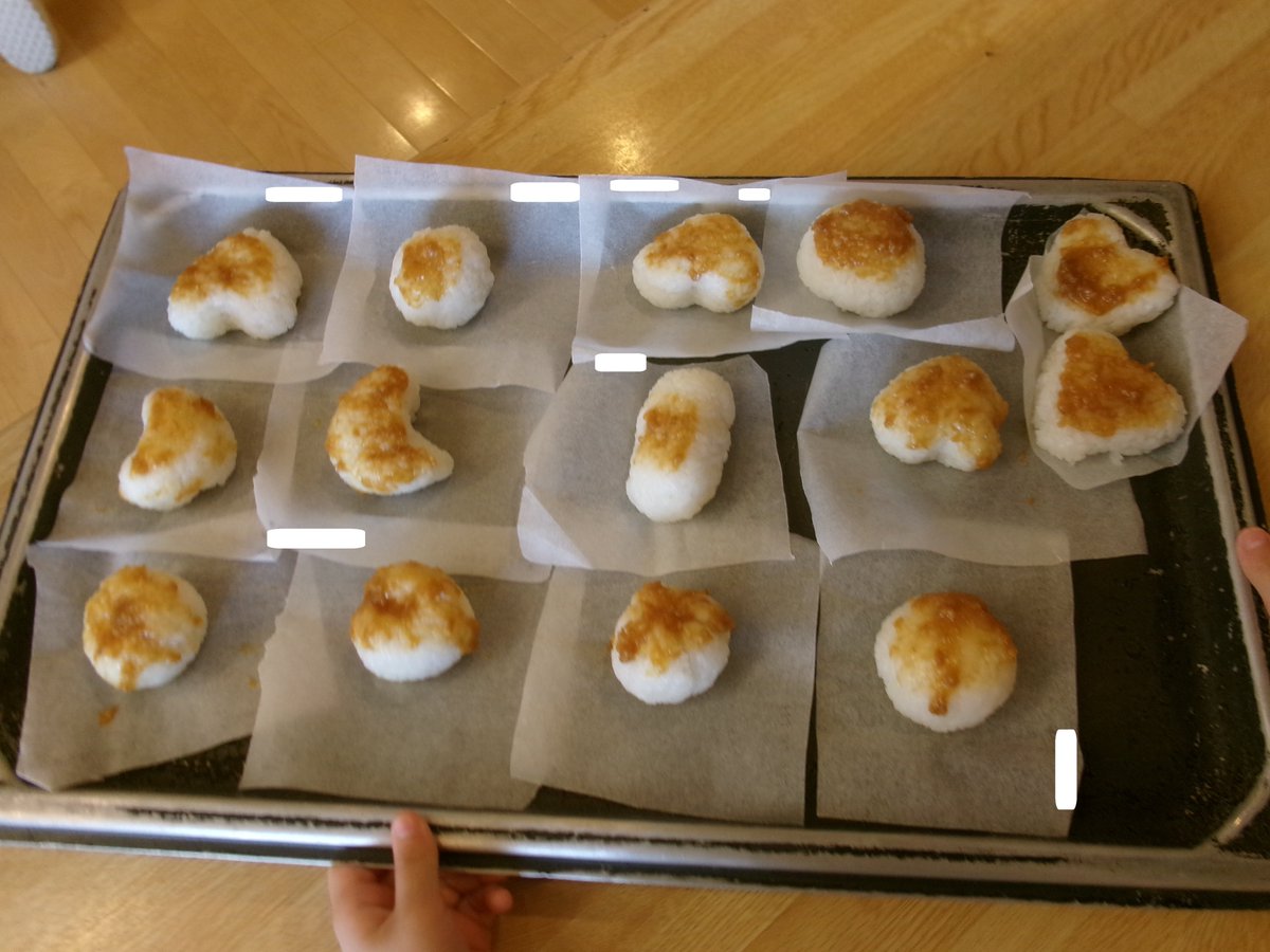 ic_mirai's tweet photo. 年中組の時に作った味噌が完成！！自分でおにぎりを握って味噌を塗って、焼きおにぎりを作りました。優しい味噌の味がして、とっても美味しかったです。 https://t.co/1OpBnyqxWS