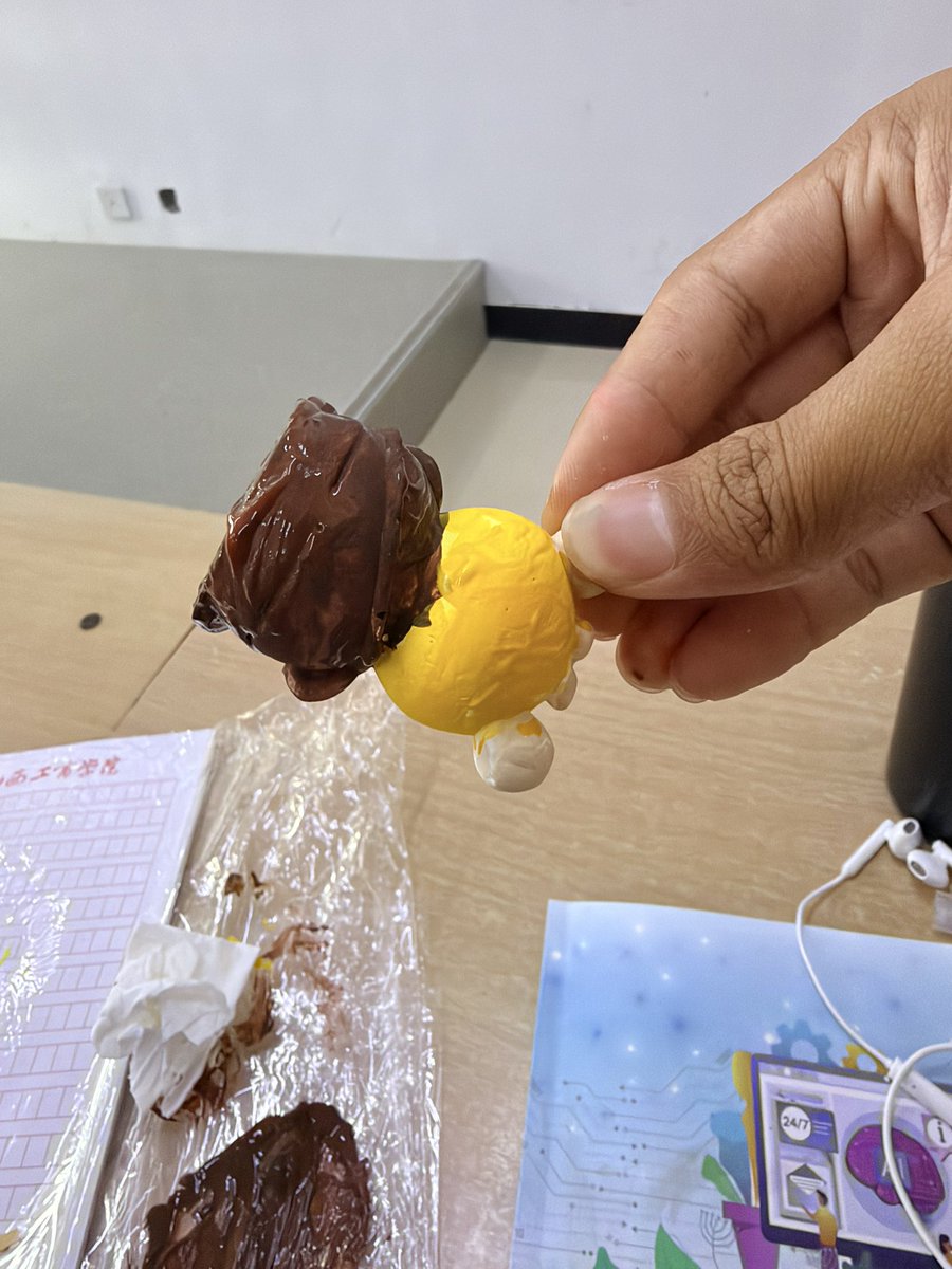 Frishship's tweet photo. 看我的安装巧克力材质包的小熊，这是大学心理教育发的教具哦 https://t.co/KS1nrVbTNZ