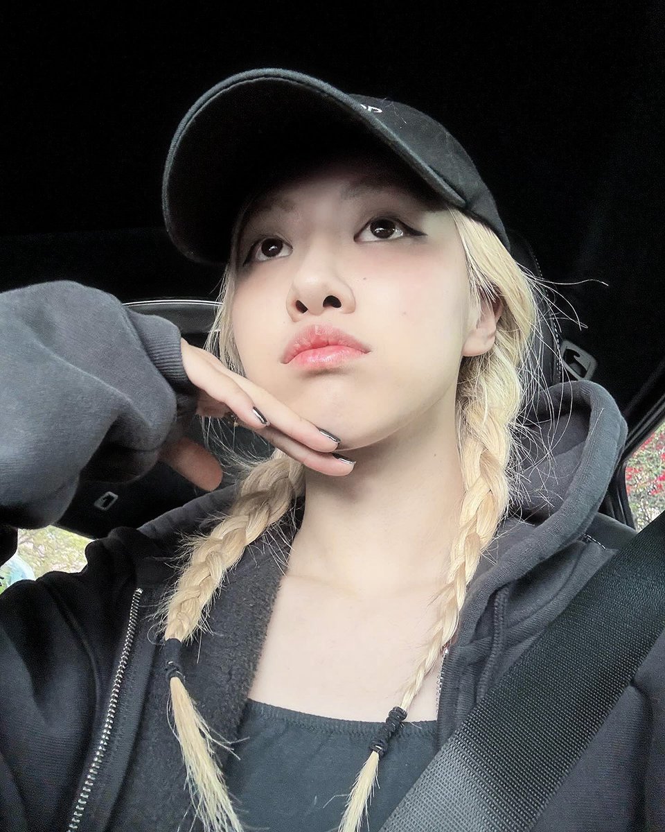 youroseu's tweet photo. so guys, thinkin the next stop is anotha ocean? just to catch the sunset n all that. freakin good idea (omg excited) bcs guess whos alrd on the way there. kkay, see u by the boardwalk, x! https://t.co/FLcjSN5GMB
