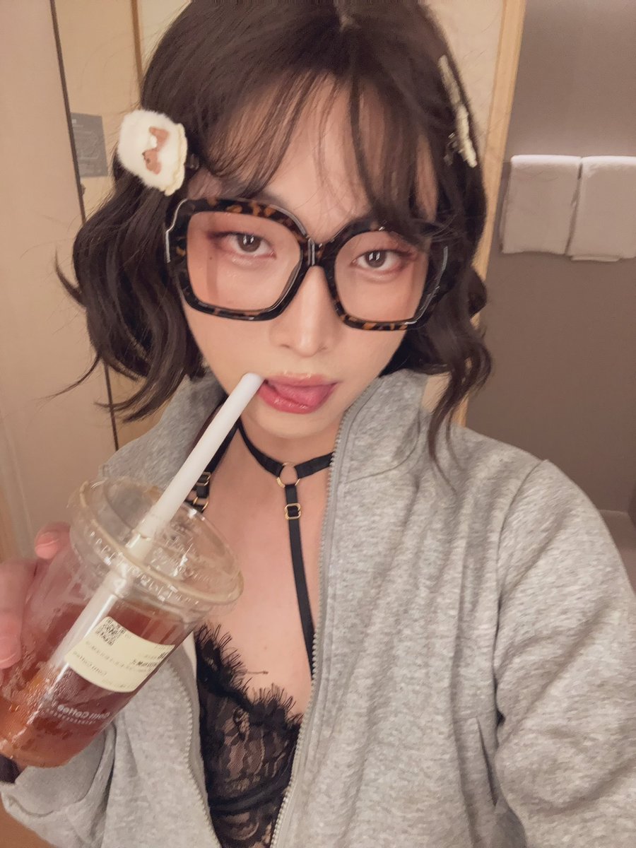 LMenwei's tweet photo. 天冷噜 得穿几层才行（噫？什么东西凸起来了）
#伪娘 #男娘 #南京 #cd https://t.co/R9BVlmSc6v