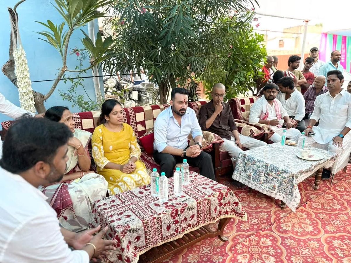 Rajeshverma_LJP's tweet photo. खगड़िया विधानसभा अंतर्गत्त मानसी नगर पंचायत निवासी स्वर्गीय प्रमोद सिंह जी की श्रद्धांजलि सभा में सम्मिलित होकर भावपूर्ण श्रद्धांजलि अर्पित की एवं शोकाकुल परिजनों के प्रति अपनी संवेदनाएँ व्यक्त कीं।
ॐ शांति 🙏
#RajeshVerma #Khagaria #LJPRamvilas #condolance https://t.co/3Yq8NeY3GB