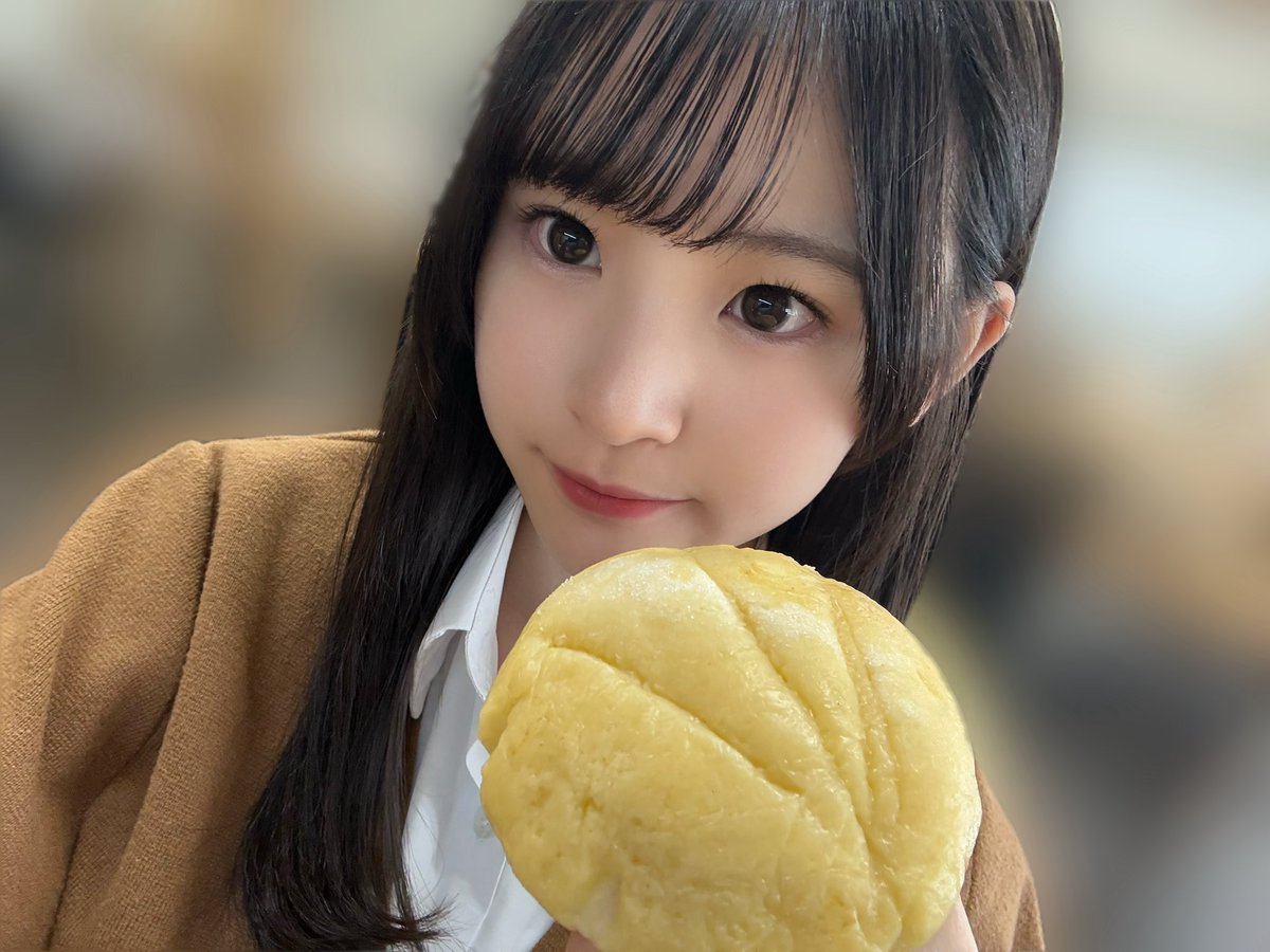 izumi_maeda1117's tweet photo. こんばんは( .ˬ.)"

金曜日ということで、
皆さん1週間お疲れ様です(*´˘`*)

私はこの1週間、皆さんからの応援が励みになり頑張ることができました( •ᄇ• ́)ﻭ✧
ありがとうございます！

こちら大好きなメロンパンです(  ' ~ ')/
皆さんは何のパンがお好きですか？ https://t.co/SzlDFCOWWW