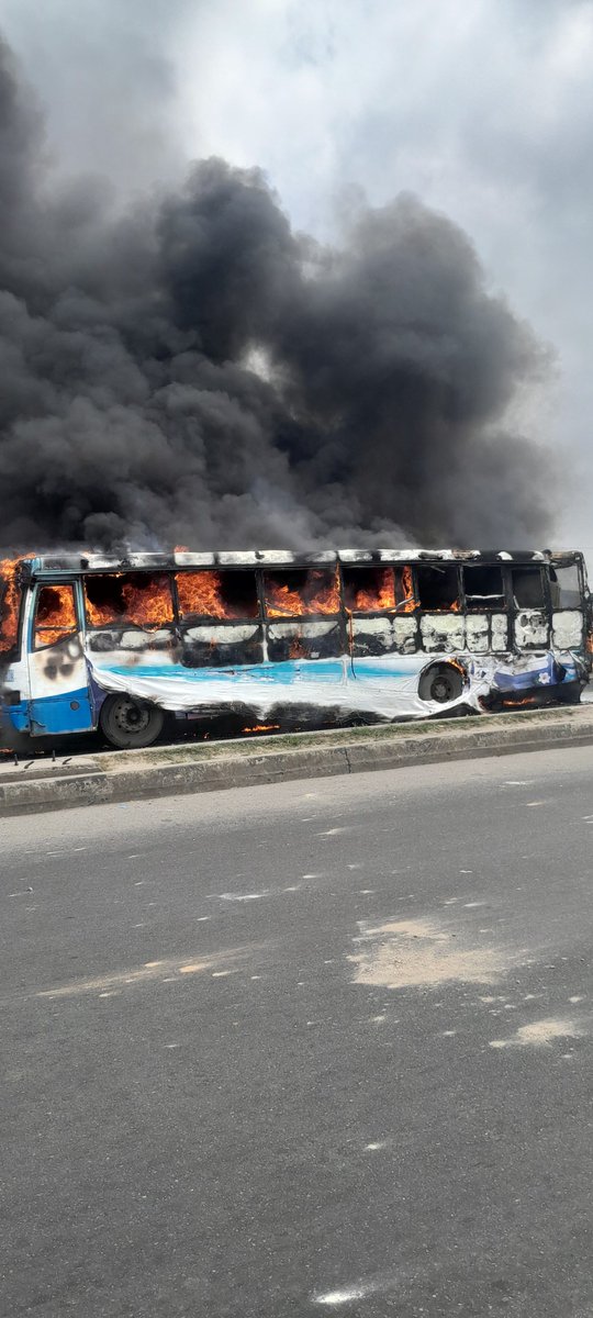 yabaleftonline's tweet photo. Mob reportedly sets BRT bus on fire after driver allegedly crushed motorcyclist to de@th in Ogolonto, Lagos https://t.co/gHpzgYKTF6
