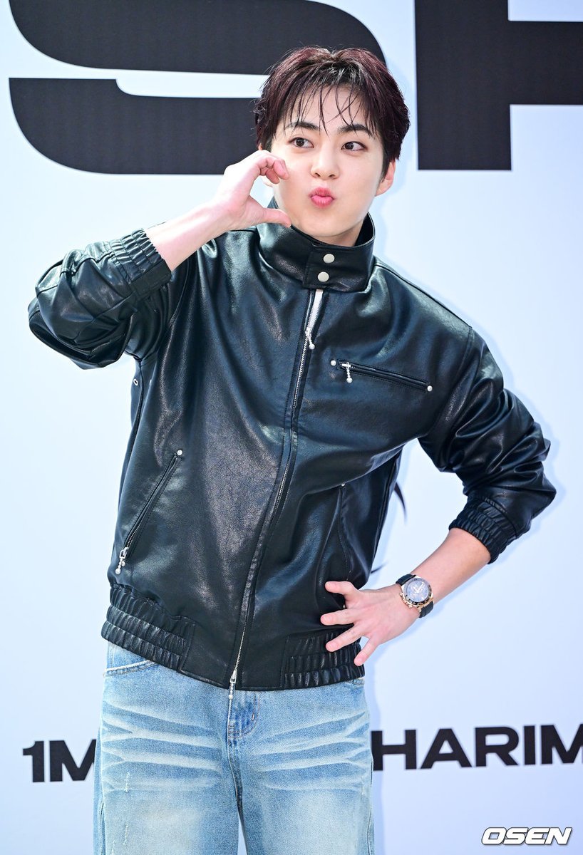 knockknock0408's tweet photo. XIUMIN https://t.co/1f83Q3lBcK