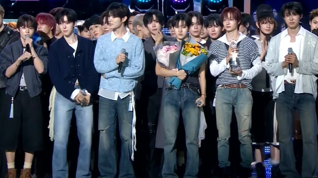 KshowAnalysis1's tweet photo. 🏆 KickFlip takes 1st place on Music Bank today, claiming the 1st win for “미완성 (Puzzle Piece)”.

Congratulations to @kickflip_jype and WeFlip! 🎉

#PuzzlePiece1stWin #KickFlip7thWin
#KickFlip #킥플립
(261016) https://t.co/yjkvChZkzt