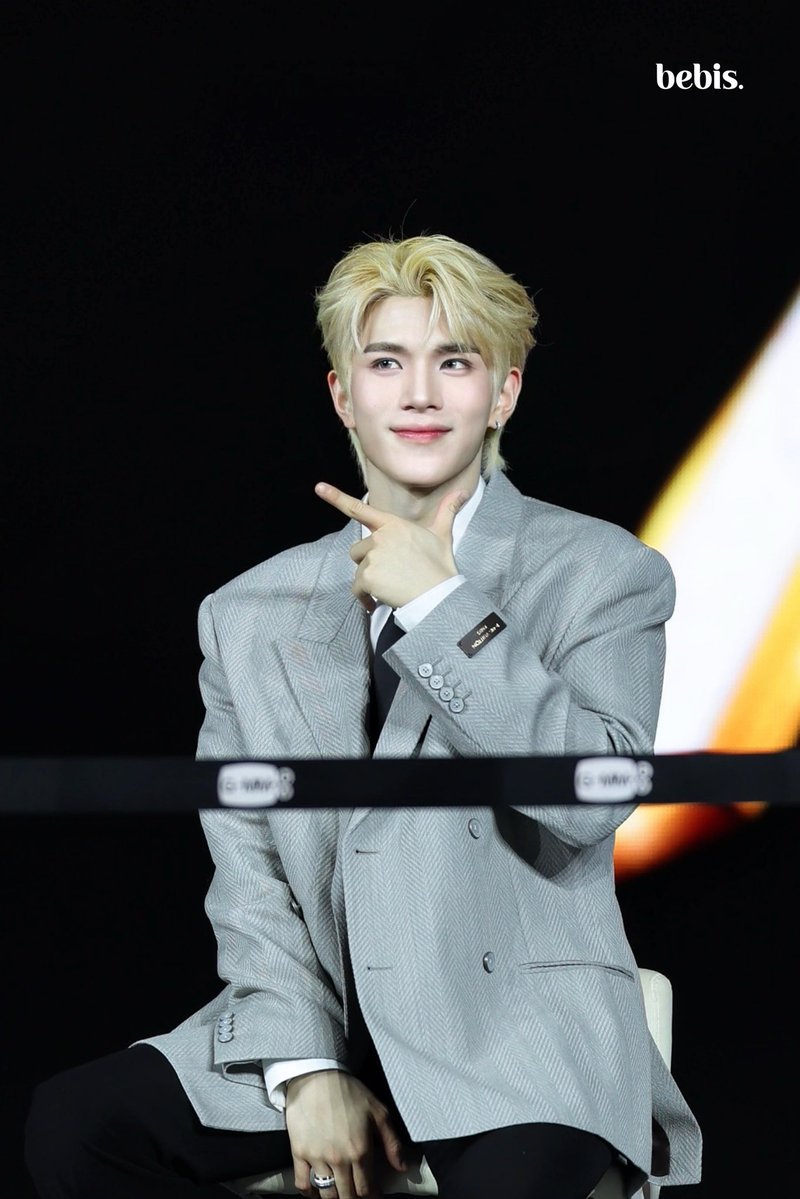 bebisx98's tweet photo. แสบบบ 🤩

LETS SHOUT OH MY FOURTH
#FourthConcertD1
#fourthnattawat @tawattannn https://t.co/5XKJtiXmJz